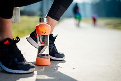 Skleněná láhev EQUA Active Peach 550 ml 